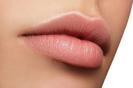 Relleno de Labios con Ácido Hialurónico en Málaga: Innovación y Belleza en Armonía